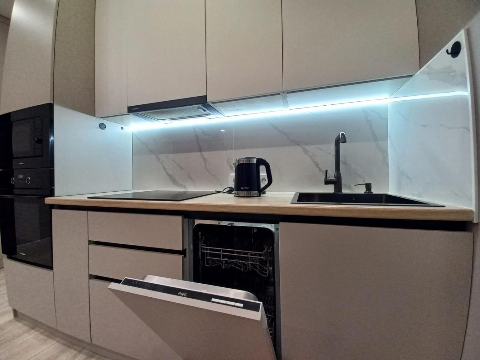 современная 1 комнатная в центре для 3 гостей Apartment