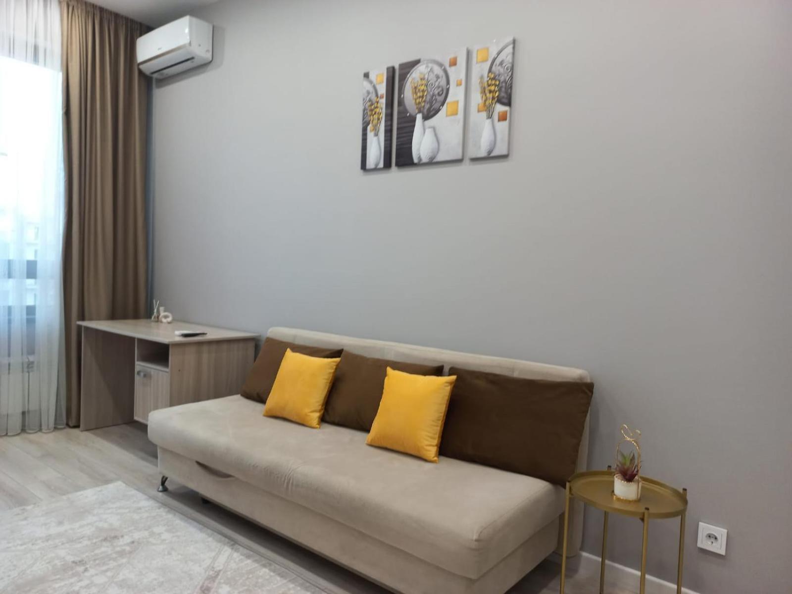 современная 1 комнатная в центре для 3 гостей Almaty