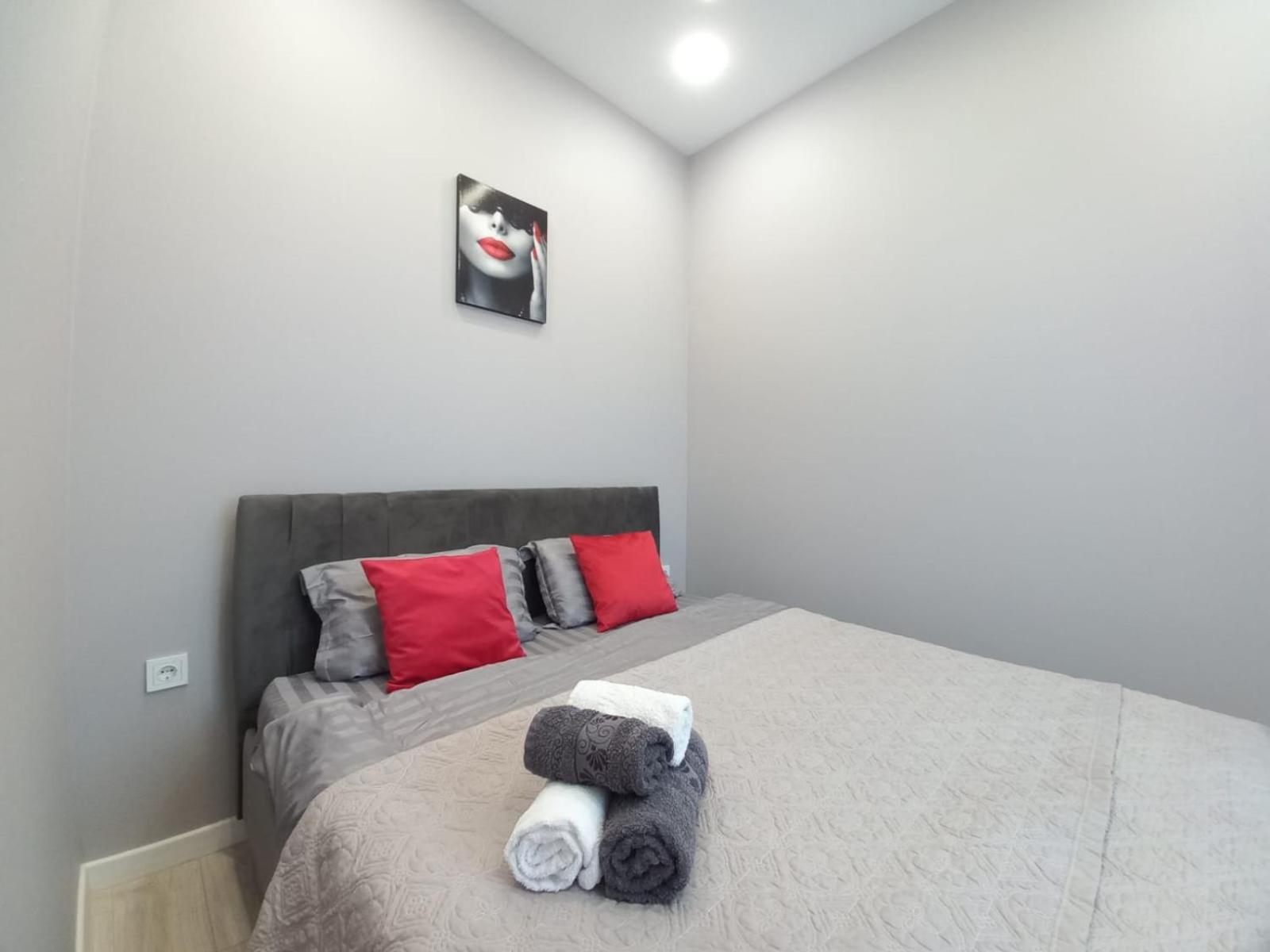 современная 1 комнатная в центре для 3 гостей Apartment