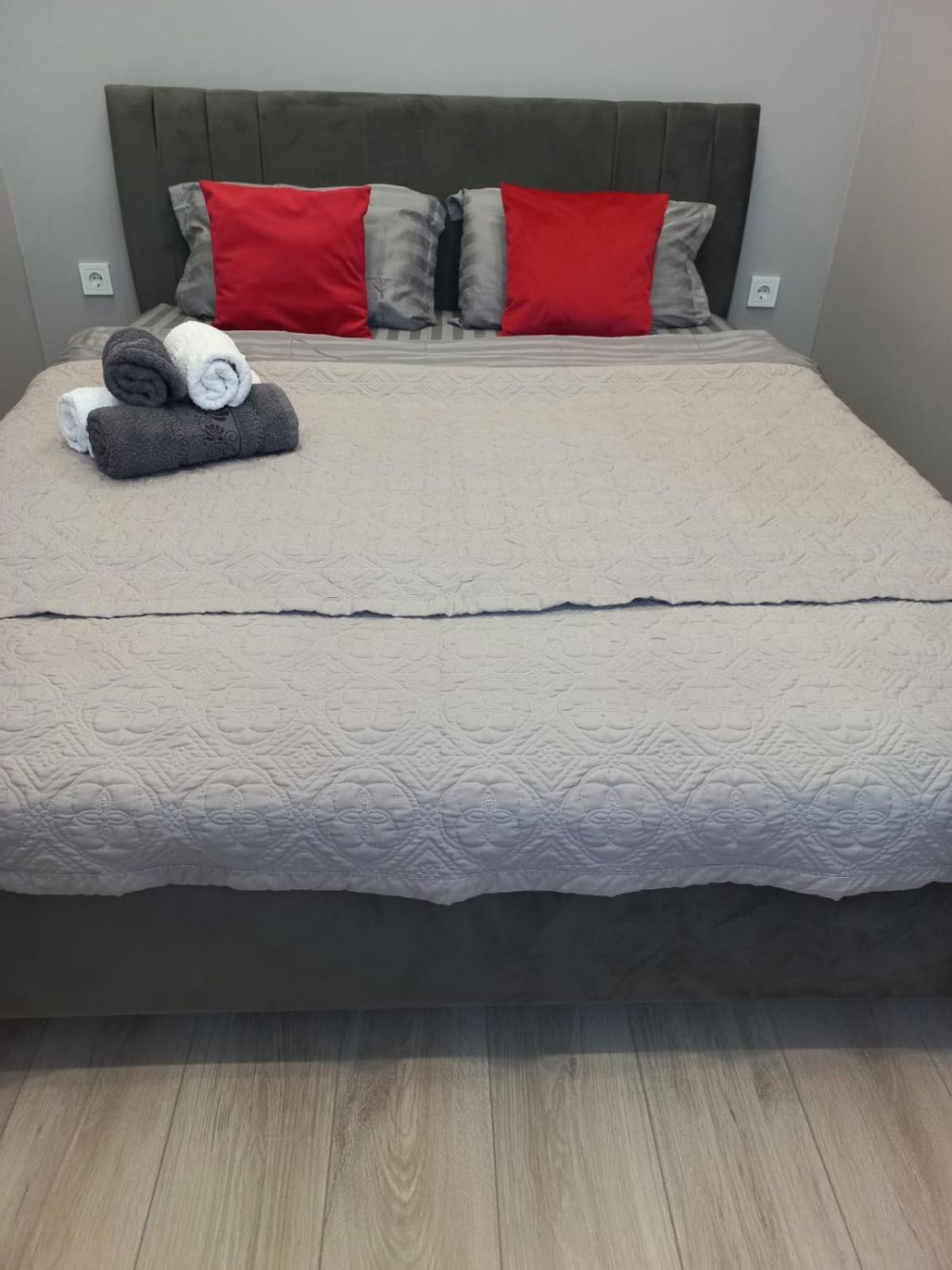 Apartment современная 1 комнатная в центре для 3 гостей