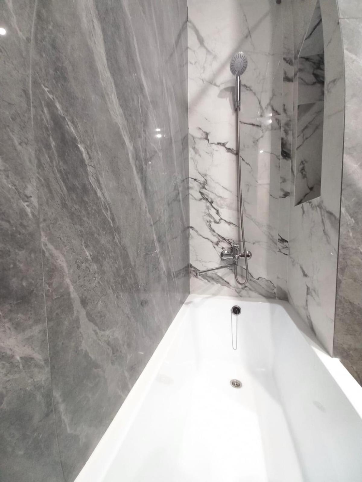 современная 1 комнатная в центре для 3 гостей Apartment Almaty