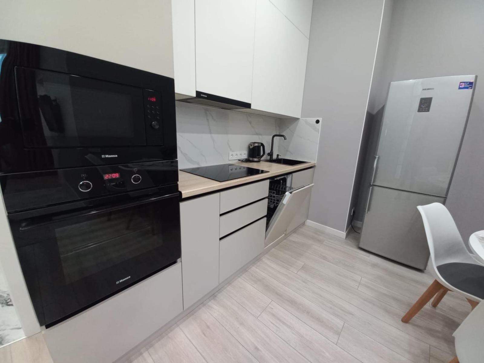 Apartment современная 1 комнатная в центре для 3 гостей Almaty