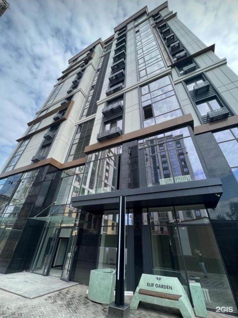 современная 1 комнатная в центре для 3 гостей Apartment Almaty
