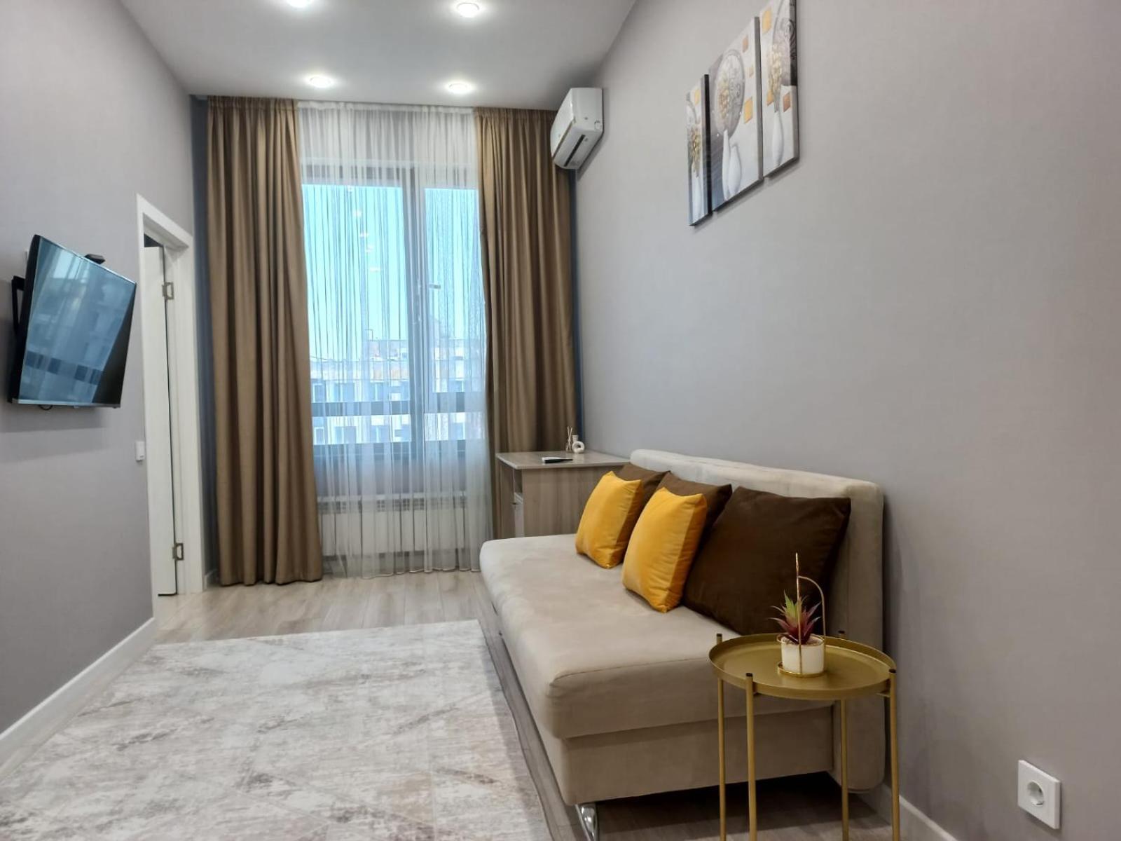 современная 1 комнатная в центре для 3 гостей * Almaty